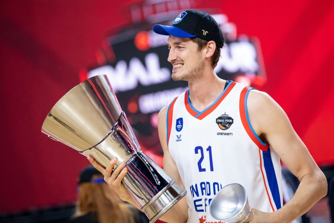 Pleiß gewinnt mit Anadolu Efes die Basketball-Euroleague