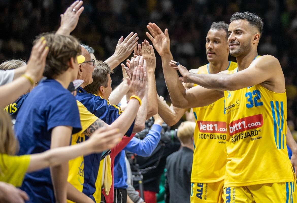 Ein Sieg fehlt: Dominante Alba-Basketballer vor der Krönung