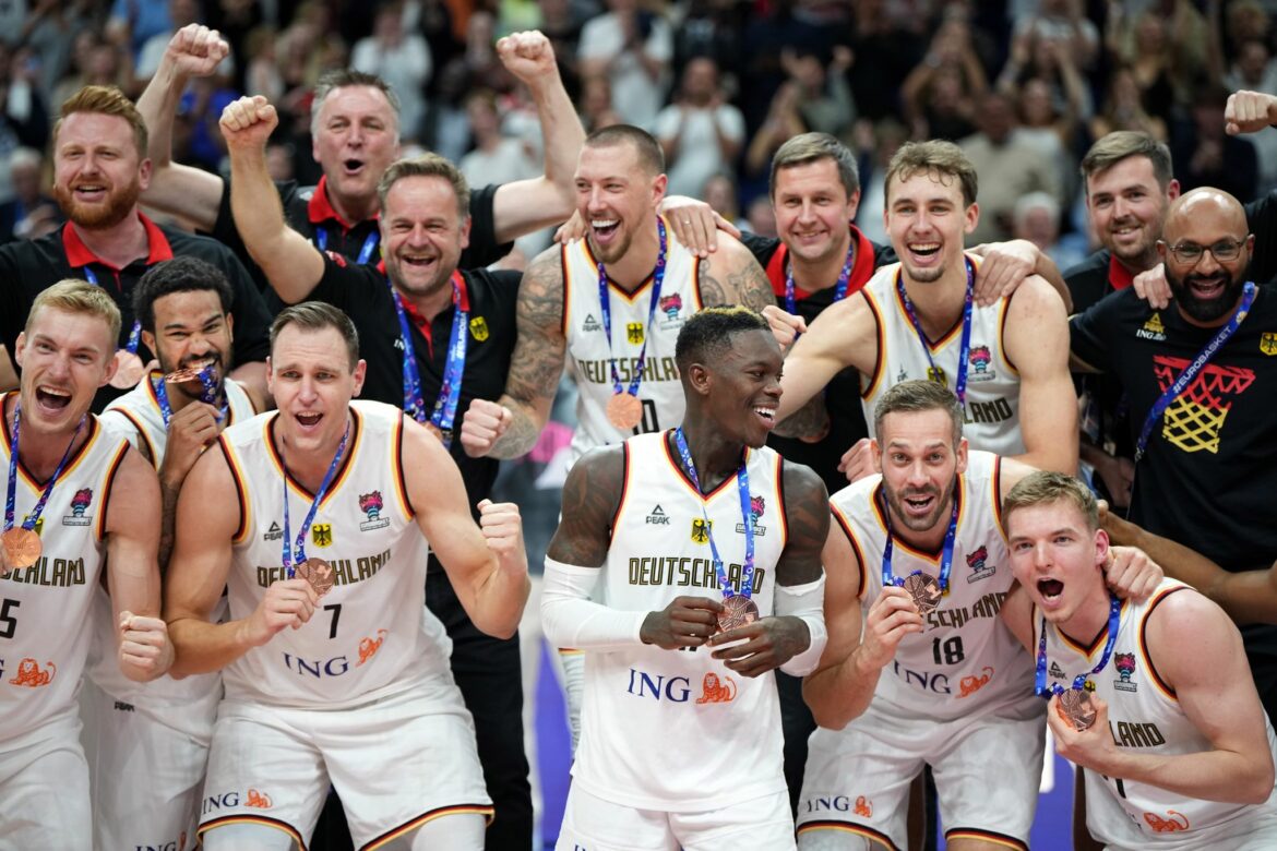 Scholz zu deutschen Basketballern: «Ihr seid die Größten»