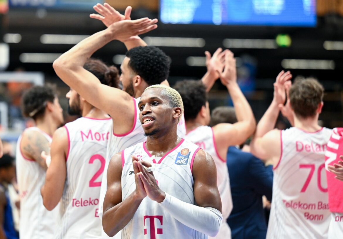 Bayern-Basketballer bleiben Bonn auf den Fersen