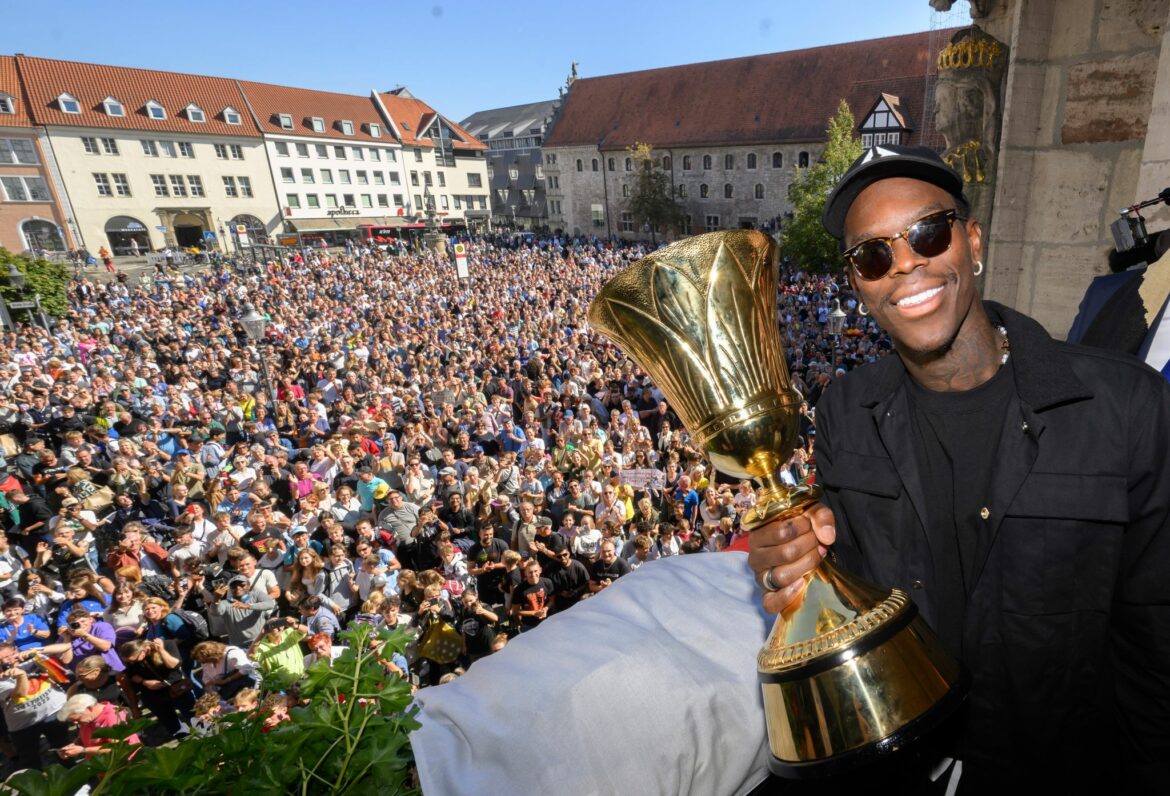 Braunschweiger Sporthalle wird nach Dennis Schröder benannt